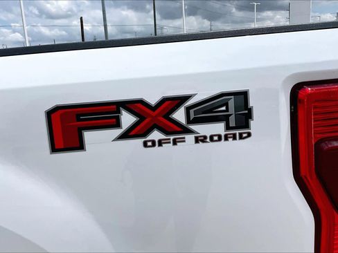Used 2022 Ford F250 XLT w/ FX4 Off-Road Package AWD/4WD image 10