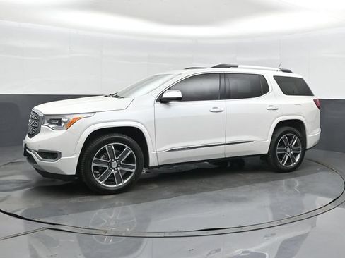 Used 2019 GMC Acadia Denali w/ Technology Package FWD image 2