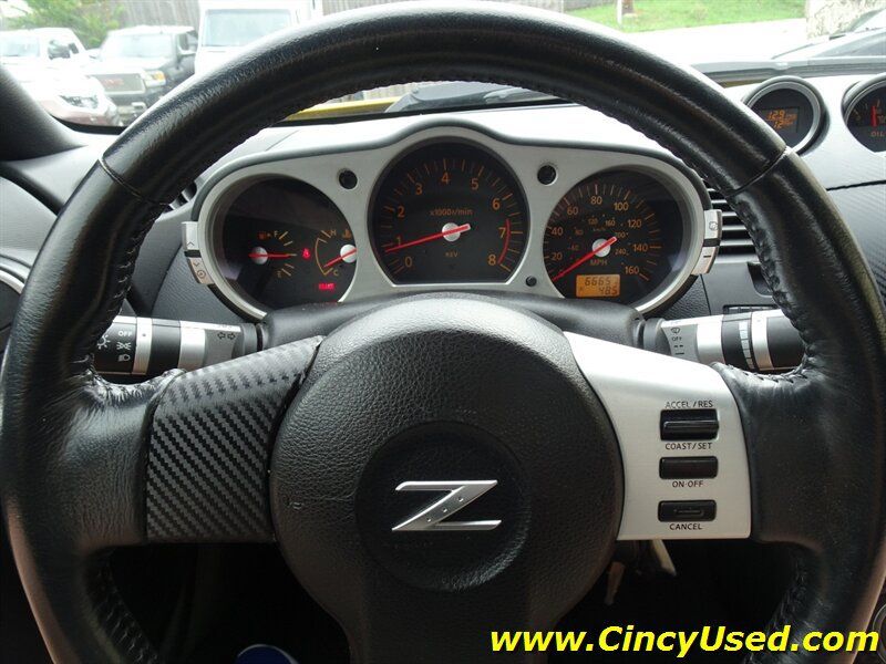 Used 2005 Nissan 350Z Enthusiast RWD image 21