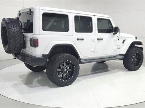 Used 2019 Jeep Wrangler Unlimited Sahara image 7