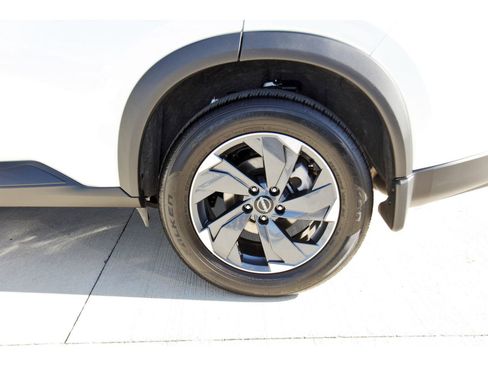 Certified 2025 Nissan Rogue SV image 31