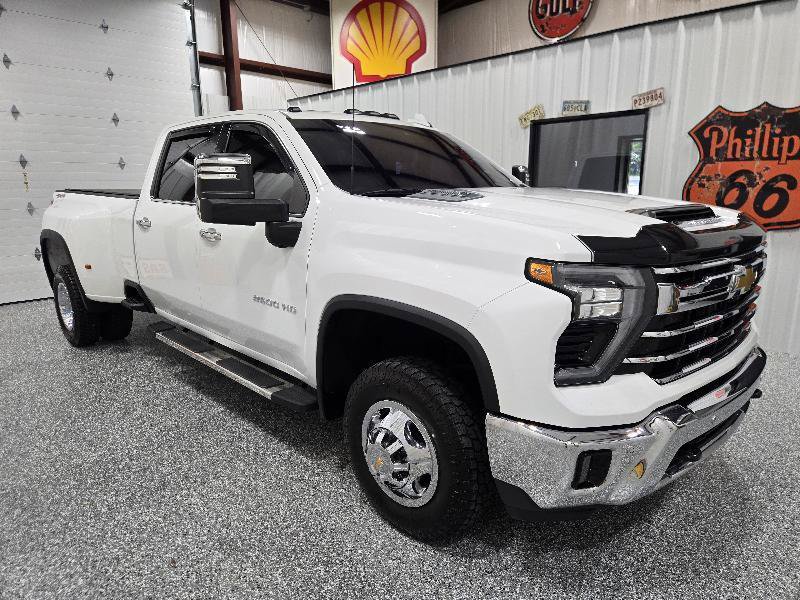 Used 2024 Chevrolet Silverado 3500 LTZ w/ LTZ Plus Package AWD/4WD image 3