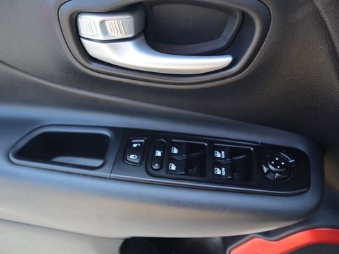 Used 2023 Jeep Renegade Trailhawk image 10