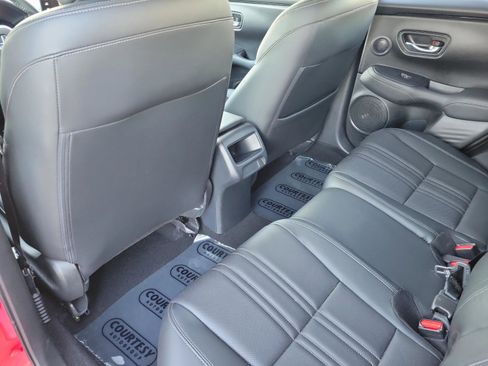 Used 2023 Honda HR-V EX-L image 12