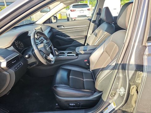 Used 2024 Nissan Altima 2.5 SR FWD image 13