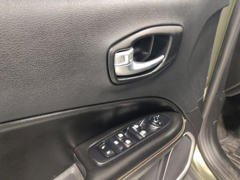 Used 2021 Jeep Compass Latitude FWD image 27