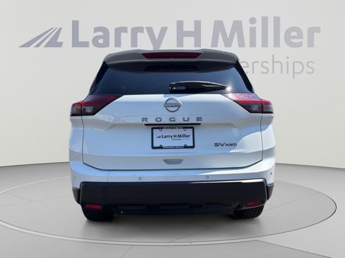 Used 2024 Nissan Rogue SV AWD/4WD image 4