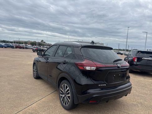 Used 2023 Nissan Kicks SV FWD image 13