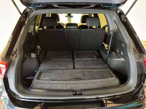 Certified 2023 Volkswagen Tiguan SE R-Line FWD image 5