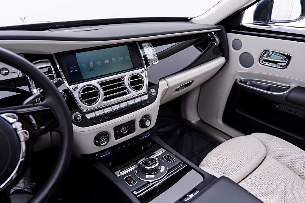 Used 2016 Rolls-Royce Ghost RWD image 74