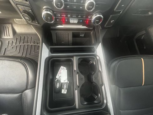 Used 2024 Ford F250 Platinum image 18