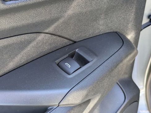 Used 2025 Chevrolet Trax LT FWD image 26