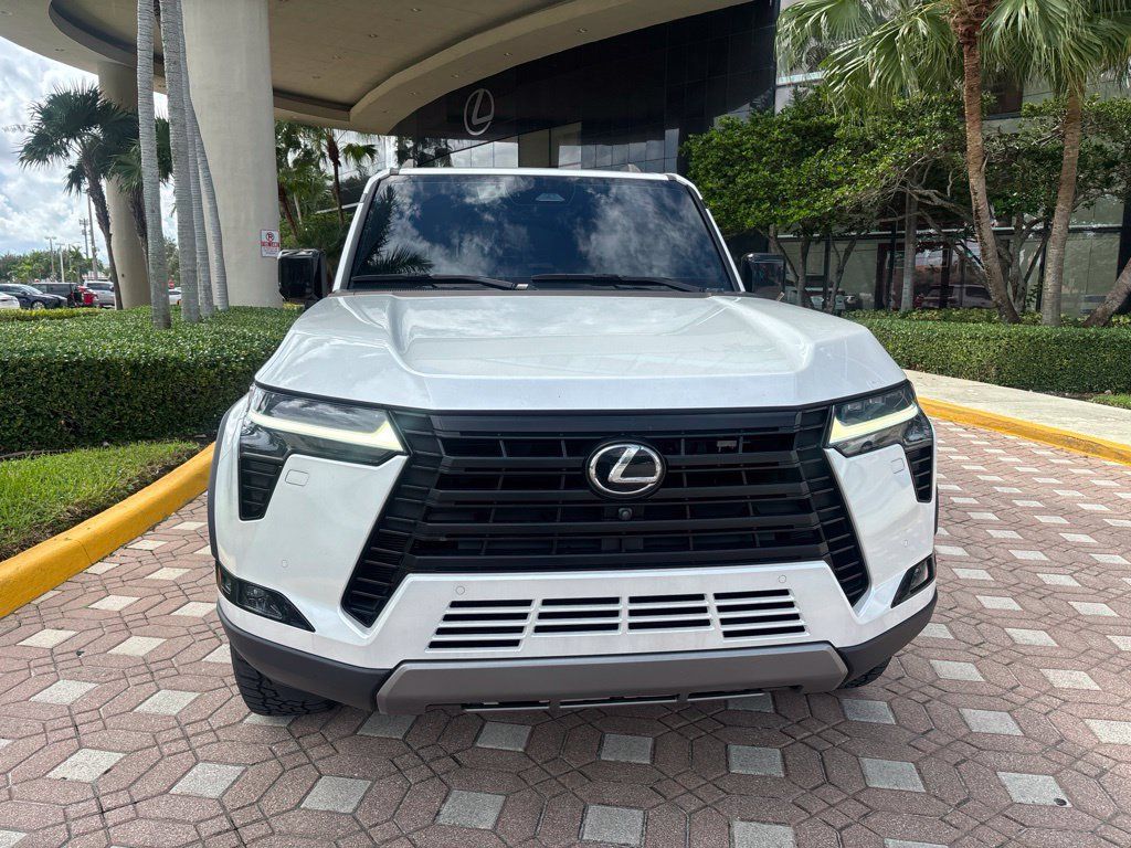 Used 2024 Lexus GX 550 AWD/4WD image 3