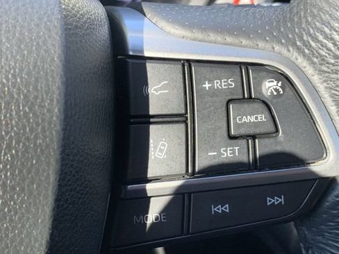 Used 2023 Toyota Sienna Limited FWD image 29