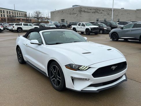Used 2020 Ford Mustang Premium image 3