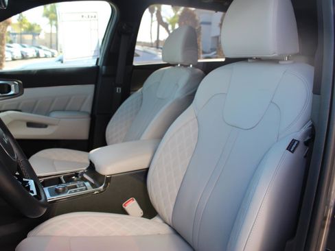 Certified 2025 Kia Sorento SX Prestige image 17