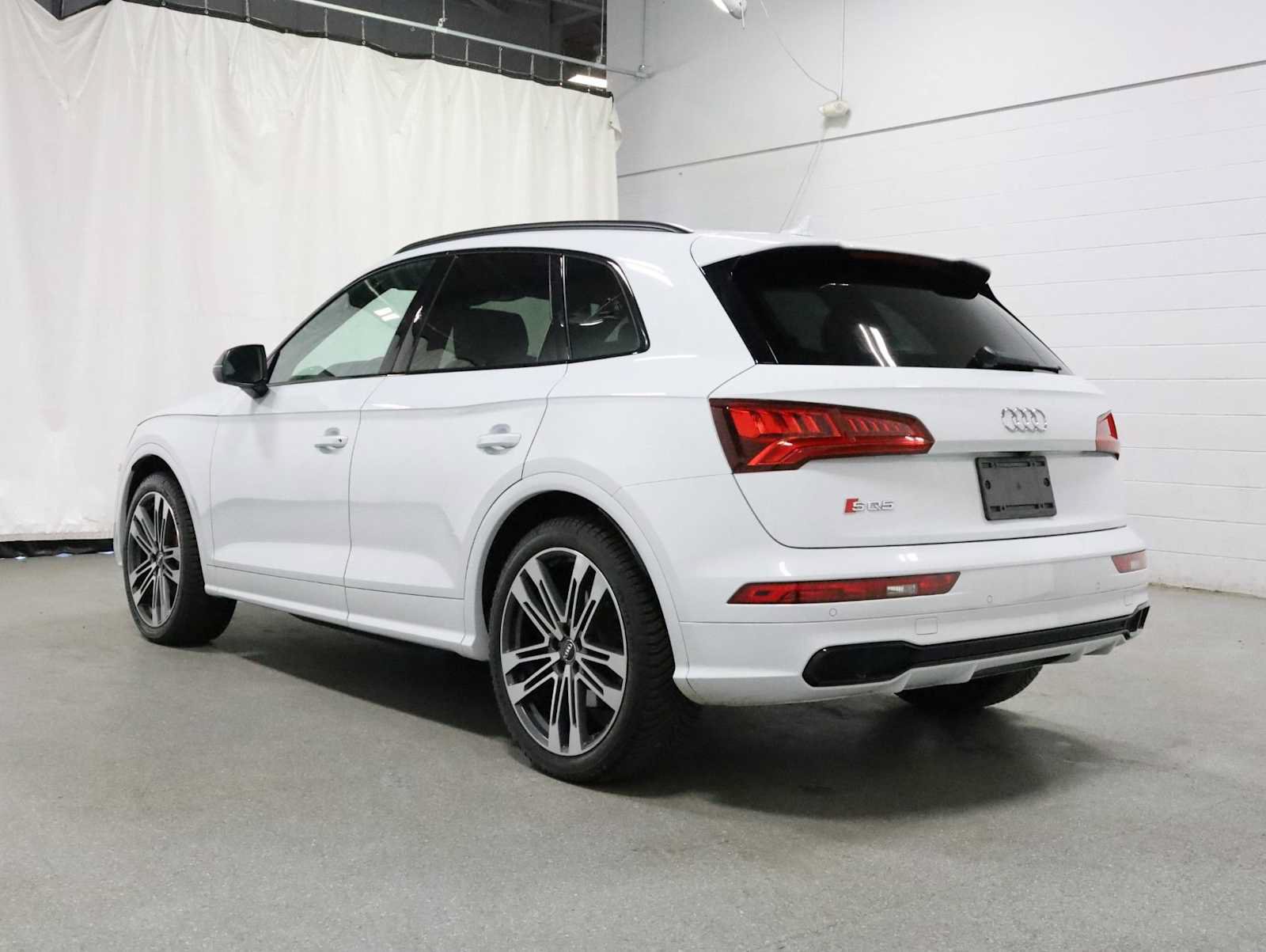 Used 2020 Audi SQ5 Premium Plus w/ Premium Plus Package AWD/4WD image 3