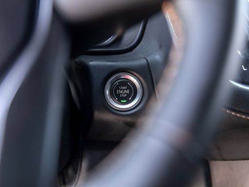 Used 2024 GMC Yukon AT4 w/ Technology Package AWD/4WD image 19
