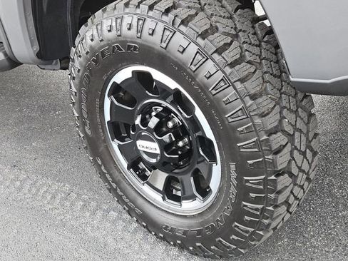 New 2025 Ford F250 Platinum w/ Tremor Off-Road Package image 9
