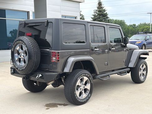 Used 2017 Jeep Wrangler Unlimited Sahara w/ Connectivity Group AWD/4WD image 8