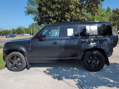 Used 2024 Land Rover Defender 110 X-Dynamic SE image 7