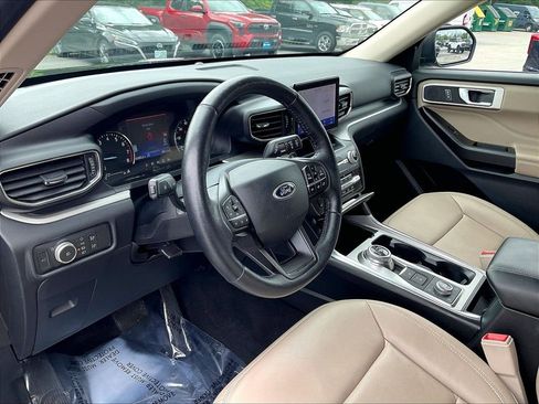 Used 2020 Ford Explorer XLT w/ Equipment Group 202A AWD/4WD image 8