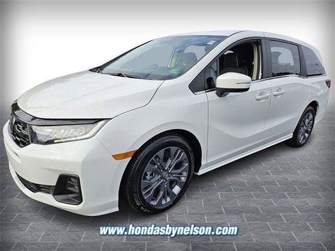 New 2026 Honda Odyssey Touring image 3