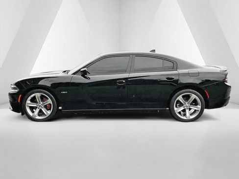 Used 2018 Dodge Charger R/T RWD image 4