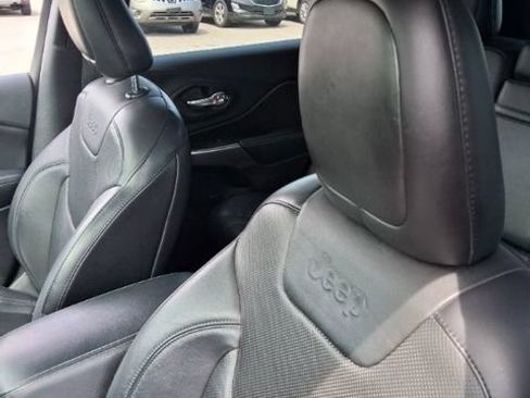 Used 2019 Jeep Cherokee Limited w/ Luxury Group AWD/4WD image 10