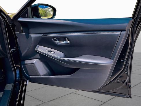 Used 2025 Nissan Sentra SV FWD image 23