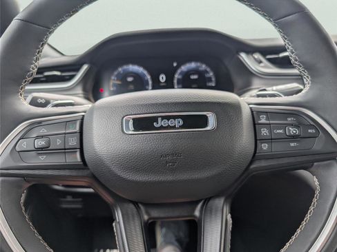 Used 2024 Jeep Grand Cherokee Laredo w/ Luxury Tech Group I RWD image 22