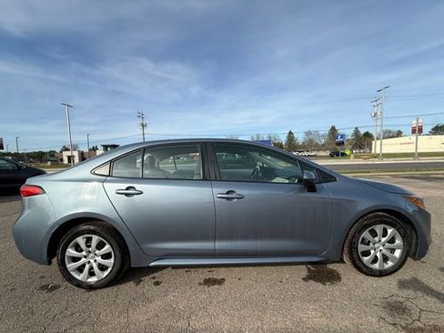 Used 2023 Toyota Corolla LE FWD image 4