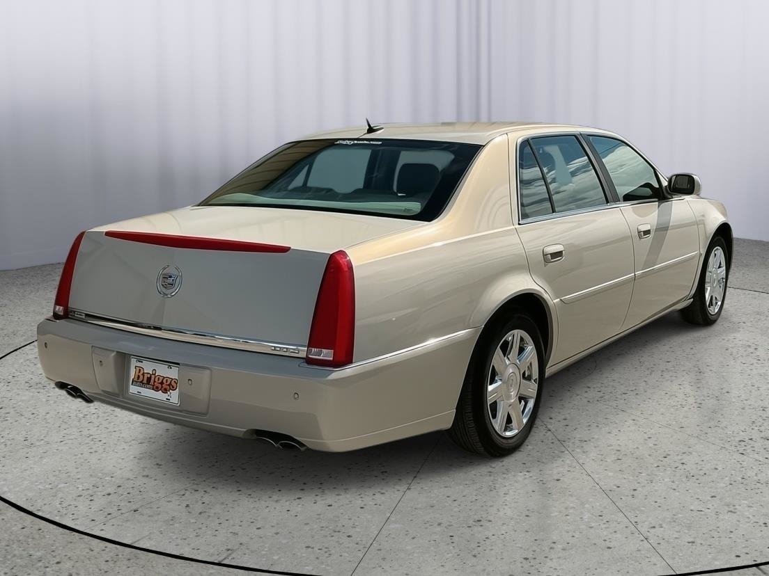 Used 2007 Cadillac DTS Luxury I w/ Trunk Convenience Package FWD image 5