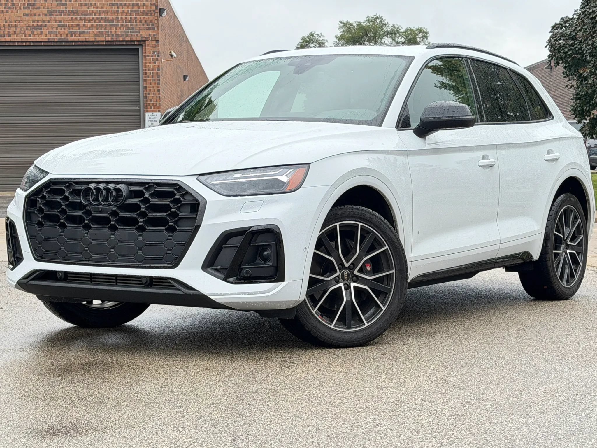 Used 2022 Audi SQ5 Prestige w/ Prestige Package AWD/4WD image 2