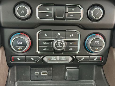 Used 2023 Chevrolet Tahoe LT w/ LT Signature Plus Package AWD/4WD image 29