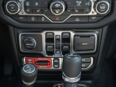 New 2025 Jeep Wrangler Rubicon w/ Convenience Group image 23