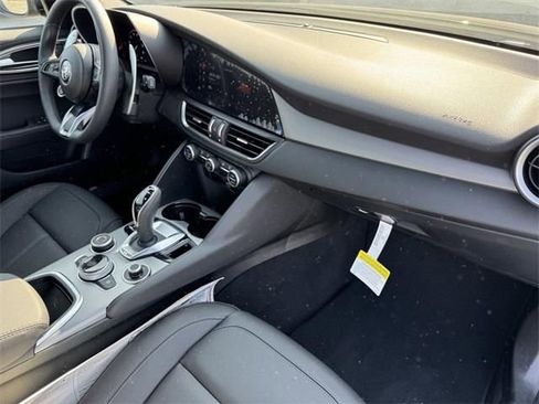 New 2025 Alfa Romeo Giulia image 7