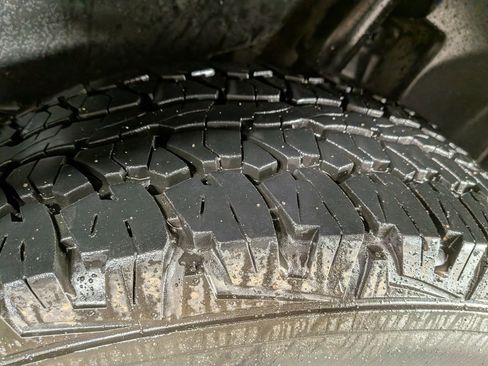 Used 2020 Jeep Cherokee Trailhawk w/ Cold Weather Group image 13