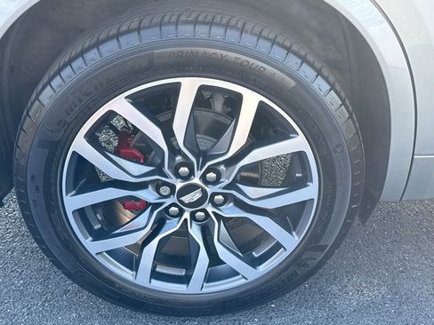 Used 2024 Cadillac XT6 Sport w/ Technology Package image 9