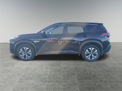 Used 2023 Nissan Rogue SV image 2