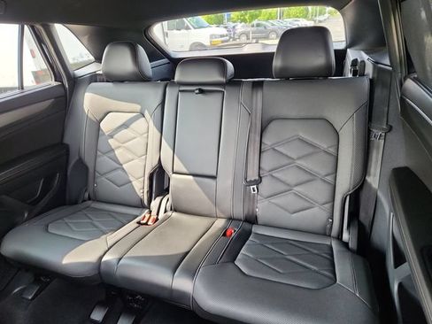 Used 2024 Volkswagen Atlas Cross Sport SE FWD image 27