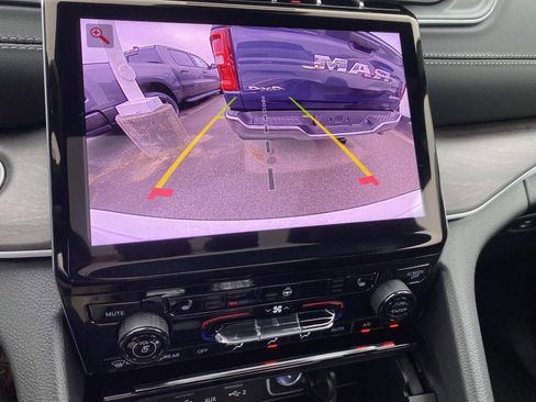 New 2025 Jeep Grand Cherokee Limited image 9