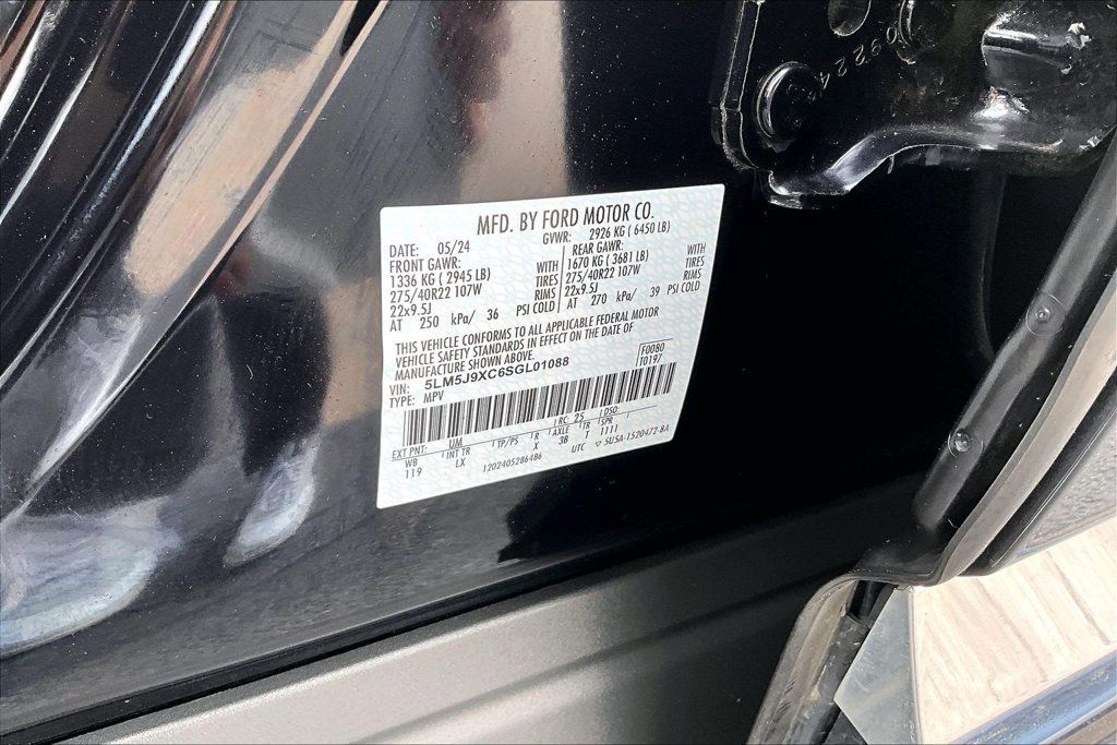Used 2025 Lincoln Aviator Black Label AWD/4WD image 36