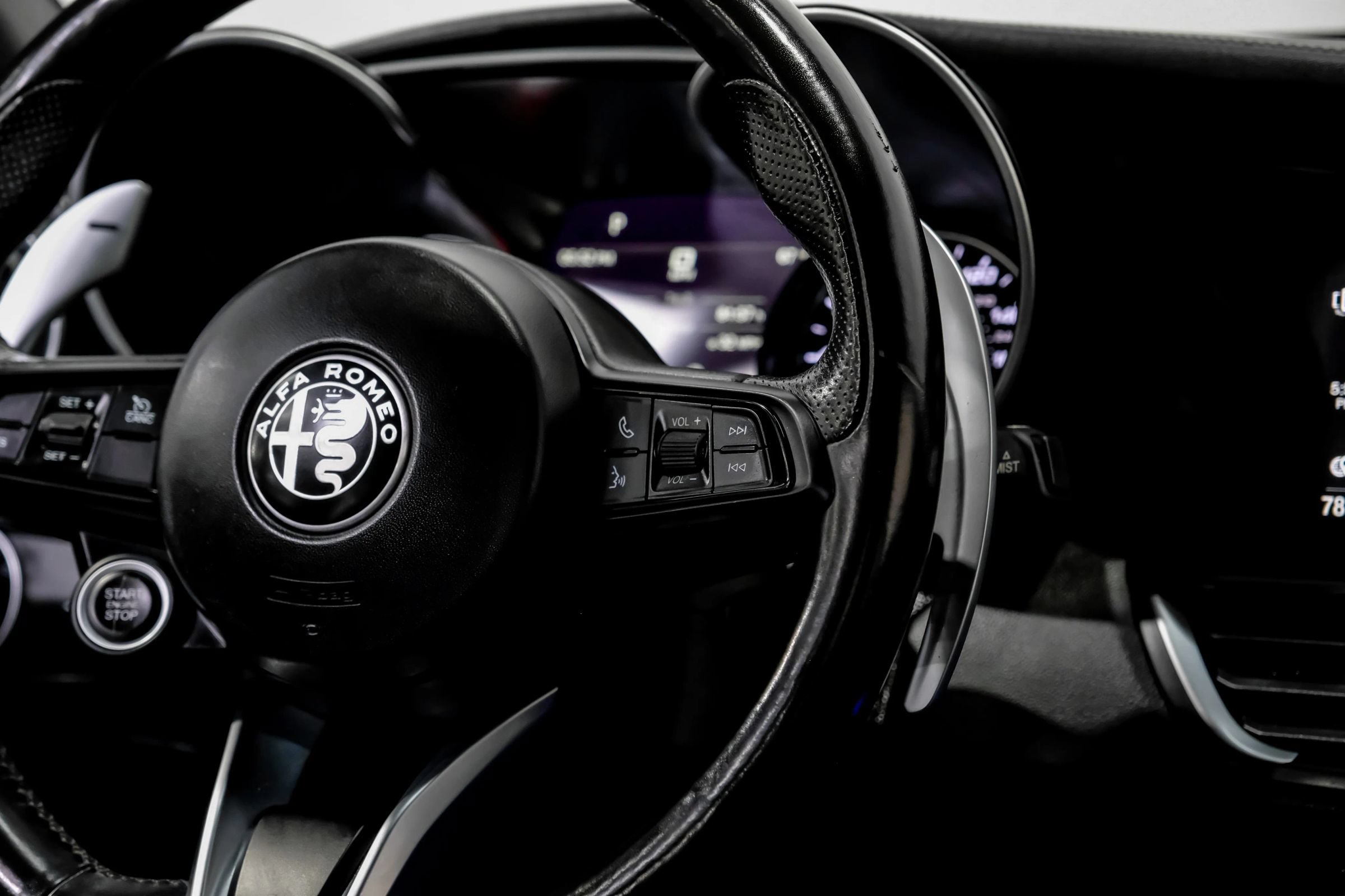 Used 2020 Alfa Romeo Giulia Ti Sport w/ Quick Order Package 22U Sport RWD image 25