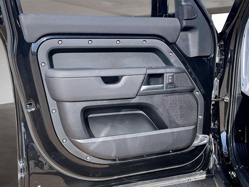Used 2025 Land Rover Defender 110 S image 18