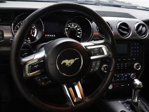 Used 2017 Ford Mustang Coupe RWD image 11