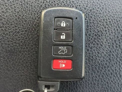 Used 2016 Toyota RAV4 XLE AWD/4WD image 27