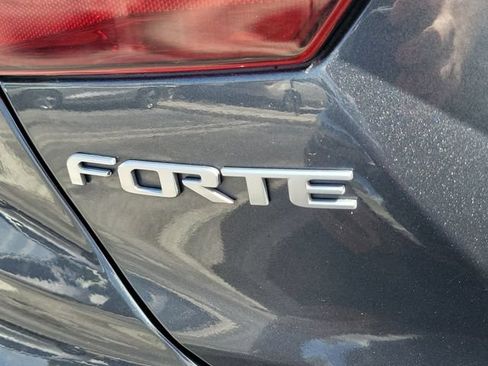 Used 2023 Kia Forte LXS FWD image 5