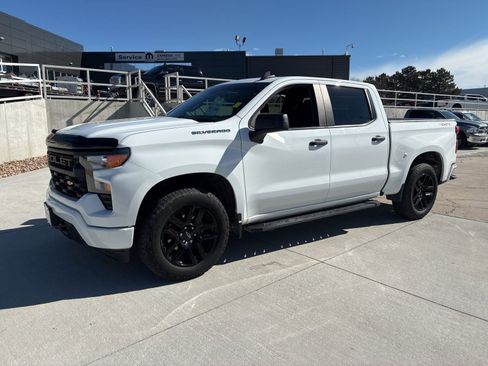 Used 2022 Chevrolet Silverado 1500 Custom image 1