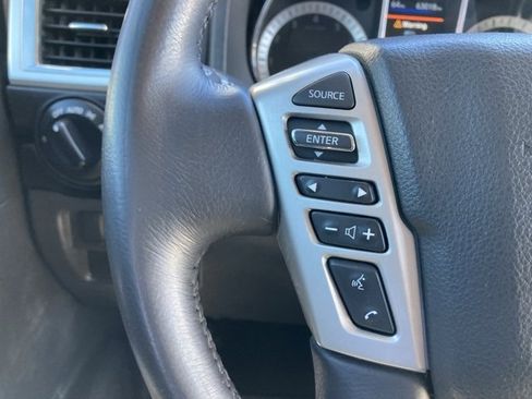 Used 2019 Nissan Titan SV w/ SV Convenience Package image 18